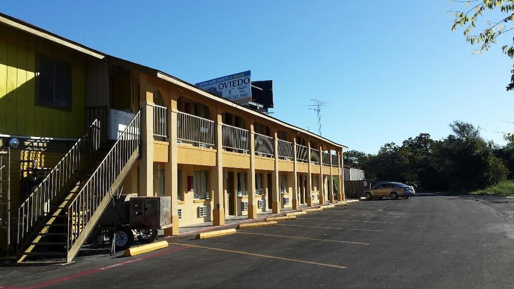 Carefree Inn Flatonia Exterior photo